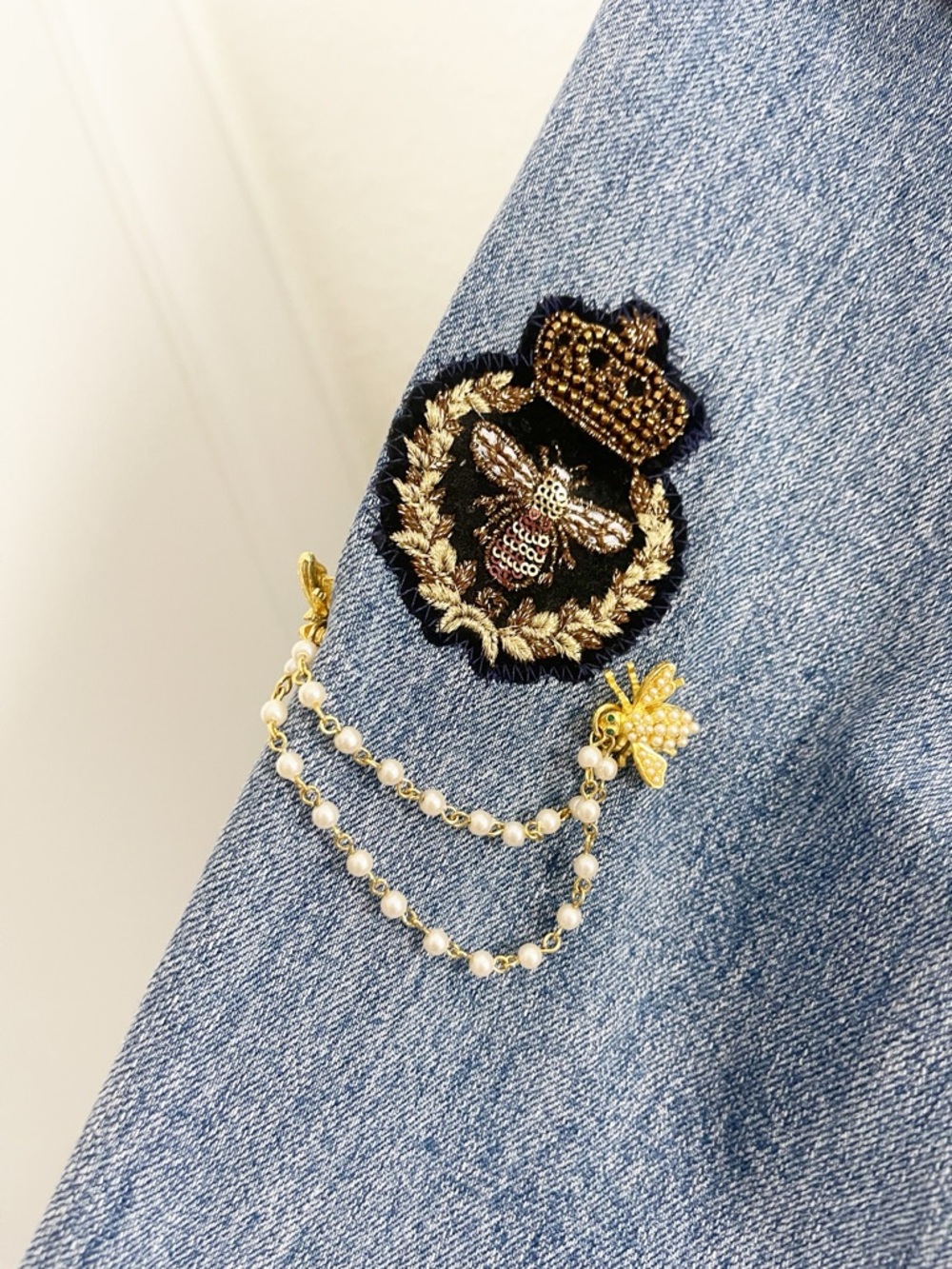 Brooch Crazy! Embellished Denim Jackets with antique brooches. - Picture 6 of 13
